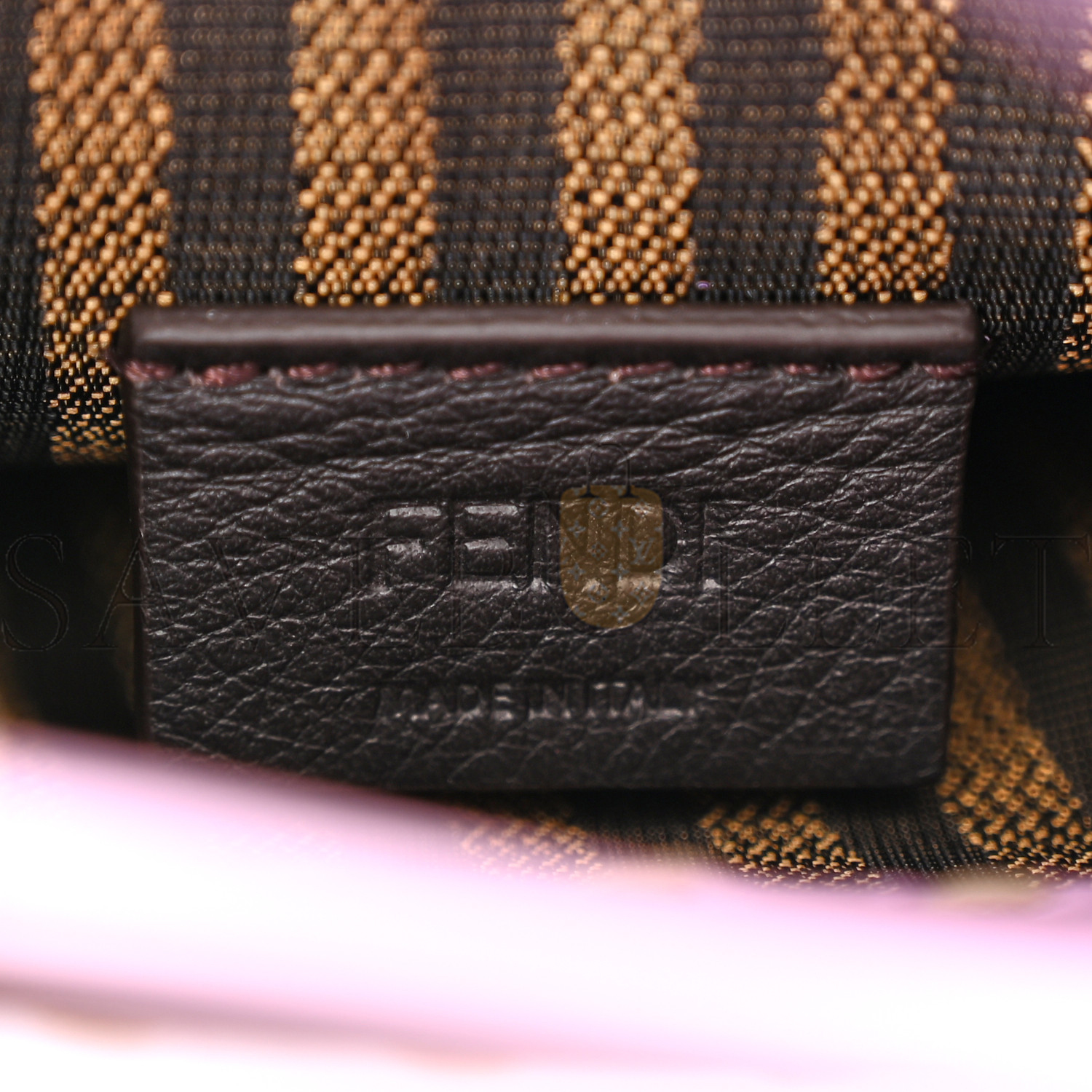 FENDI VITELLO KING PLEXIGLASS LOGO EMBOSSED MINI FENDI SUNSHINE SHOPPER TOTE LAVANDA (18*13*6cm) FENDI VITELLO KING PLEXIGLASS LOGO EMBOSSED MINI FENDI SUNSHINE SHOPPER TOTE LAVANDA (18*13*6cm)